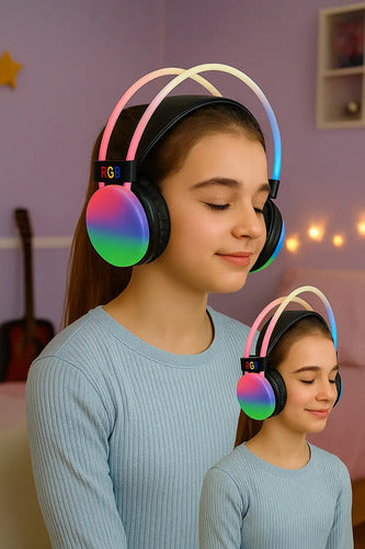 Audífonos Inalámbricos Rgb Pg580 Con Micrófono Y Luces Led